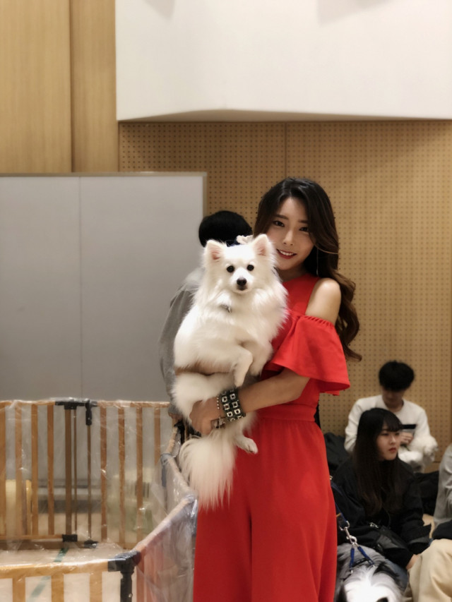 반려동물 입학식에 참석한 가수 메이린...